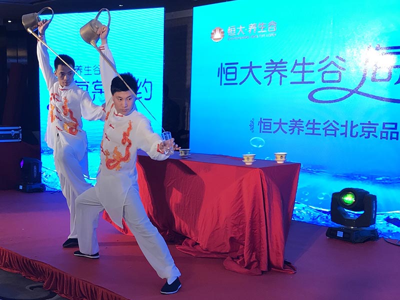 雙人長(zhǎng)嘴壺茶藝表演